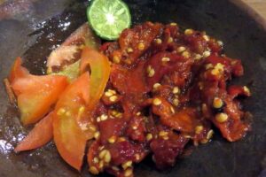 Resep Daging Bakar dengan Sambal Dadak yang Lezat dan Mudah Dibuat
