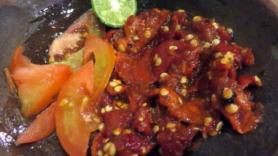 Resep Daging Bakar dengan Sambal Dadak yang Lezat dan Mudah Dibuat