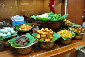 Makanan Khas Indonesia untuk Acara Keluarga Besar: Tradisi dan Resep Favorit